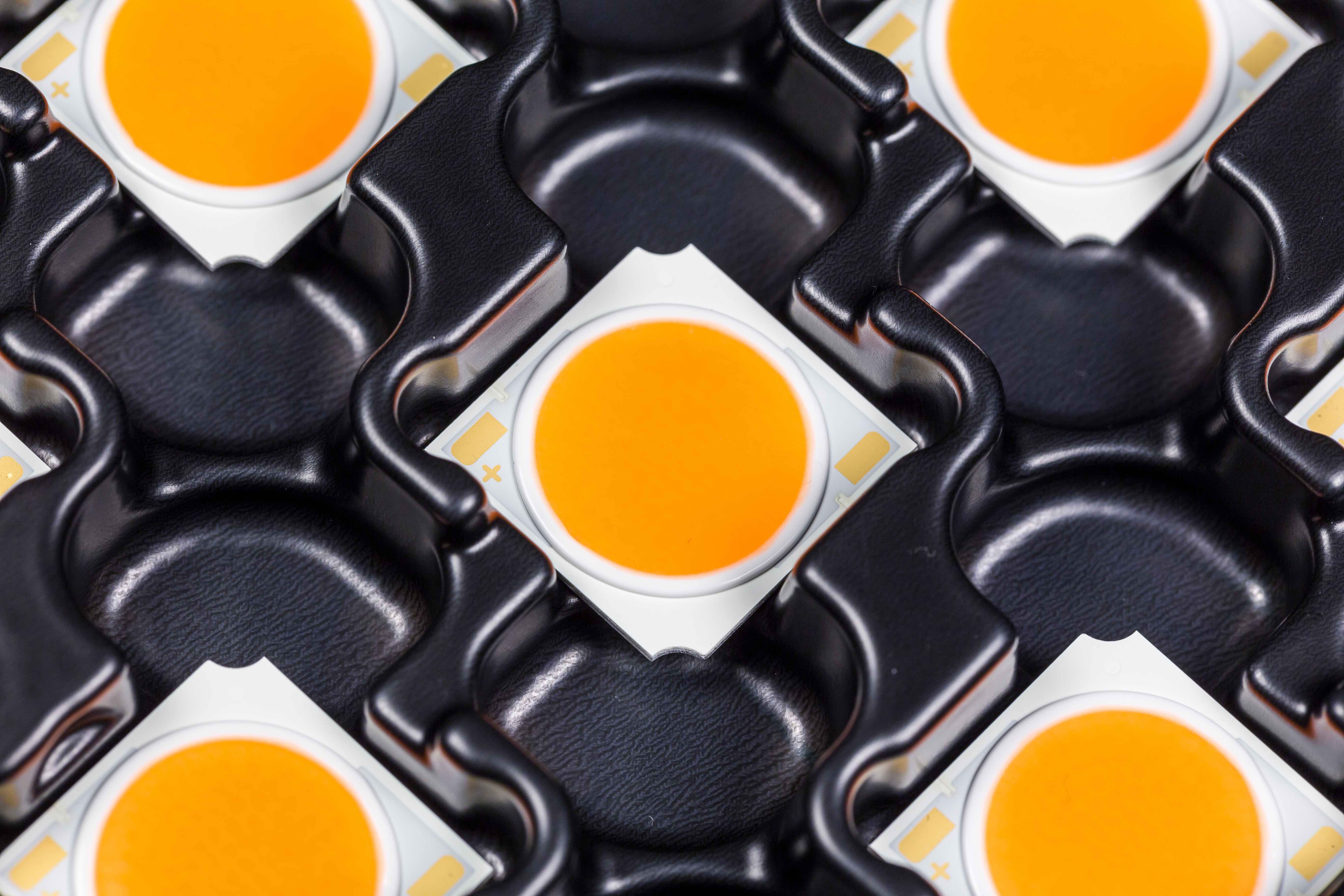 ESD-sichere Vorrichtungen & Trays